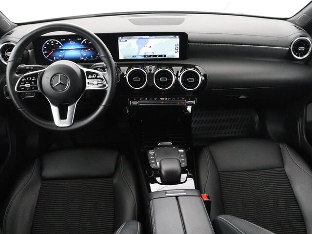 Mercedes-Benz Cla Shooting Brake 180 Business Solution | Stoelverwarming | Carplay | Camera | Half leder | Widescreen | Dodehoek detectie | Navigatie | Park Assist | Cruise control