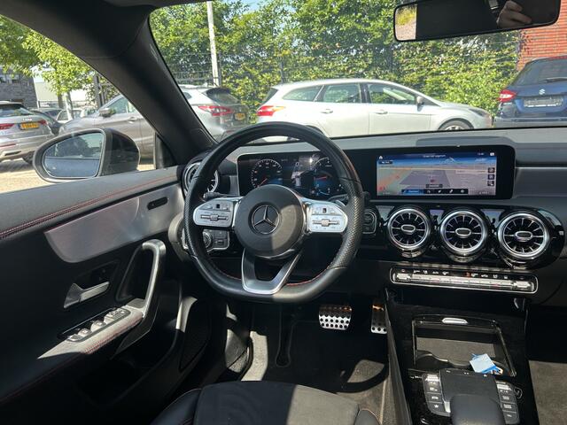 Mercedes-Benz Cla Shooting Brake 200 Business Solution AMG Night Edition // PANO/SCHUIFKANTELDAK // STANDKACHEL // FULL LED // NAVI // CAMERA // SFEERVERLICHTING // SPORTSTOELEN