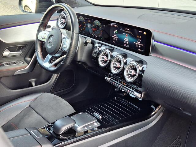 Mercedes-Benz Cla Shooting Brake 200 Business Solution AMG | Panoramadak | Night Pakket | Achteruitrijcamera | Sfeerverlichting | Stoelverwarming | Widescreen | Advanced Sound System | Keyless-GO | Elektrische achterklep