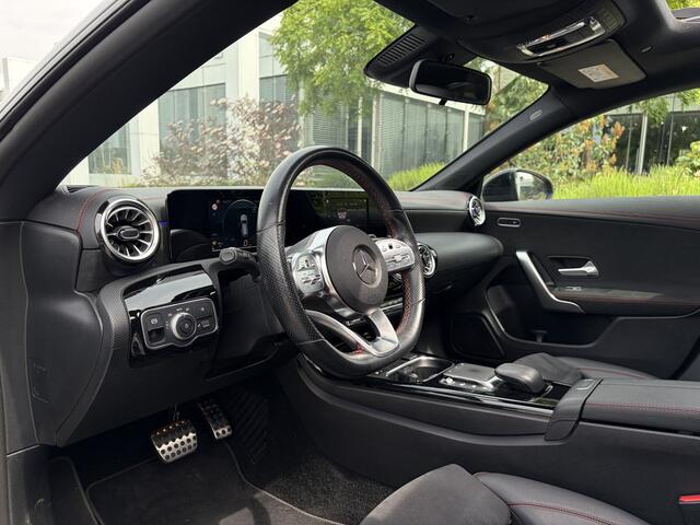 Mercedes-Benz Cla Shooting Brake AMG Line / Pano dak / Camara / 180 Premium Plus