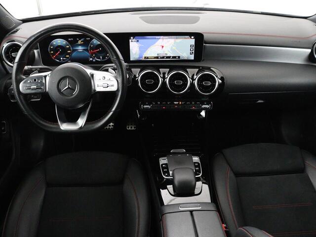 Mercedes-Benz Cla Shooting Brake 200 AMG Line | Leder/Alcantara | Trekhaak | Carplay | Widescreen | Navigatie | Full LED | Camera | 18'' | Park Assist | Climate control | Bluetooth