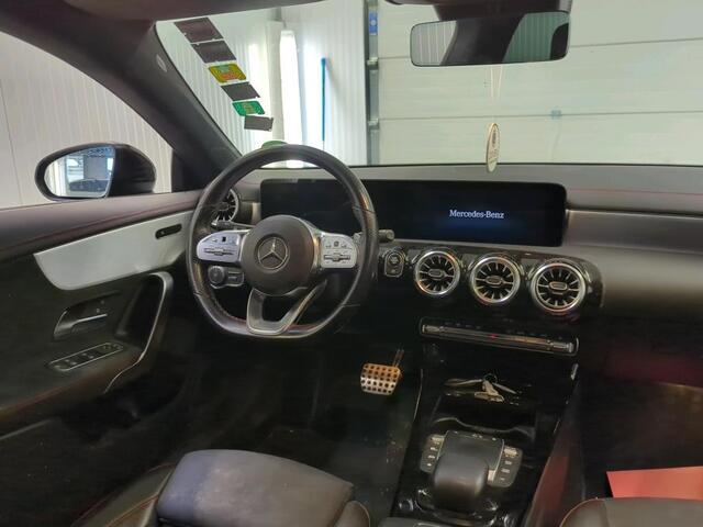 Mercedes-Benz Cla Shooting Brake 180 Business Solution AMG Panoramadak Trekhaak Multibeam LED Nightpakket
