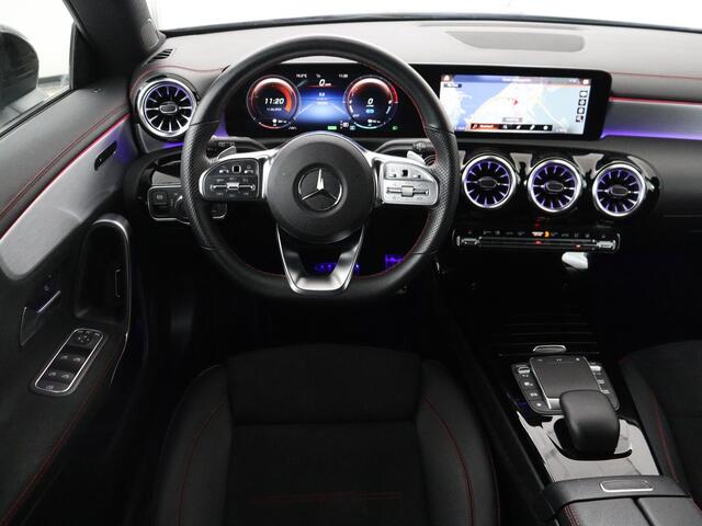 Mercedes-Benz Cla Shooting Brake 250e Business Solution AMG Limited | SOH 94,2% | Panoramadak | Stoelverwarming | Matrix LED | Sfeerverlichting | Keyless | Memory | Widescreen | Navigatie | Camera | Park Assist | PHEV | Plug In