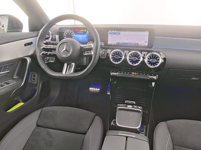 Mercedes-Benz Cla Shooting Brake 250 e AMG Premium Plug-In Hybride AMG Line | Night Pakket | Sfeerverlichting | 19 Inch AMG Velgen | Parkeerpakket met achteruitrijcamera | Advanced sound system. Inclusief 24 maanden MB Certified garantie voor Europa.