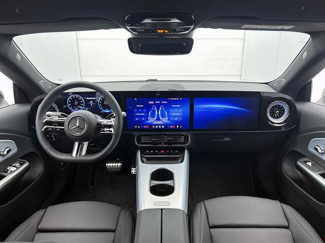 Mercedes-Benz Cla Shooting Brake 200 Business Solution AMG 58 kWh | Premium Pakket | Winterpakket | Nightpakket | Trekhaak | Massagefunctie | Vast panoramadak | MBUX Augmented Reality navigatie | 19 inch vijf-dubbelspaaks AMG-velgen | Smartphone integratie |