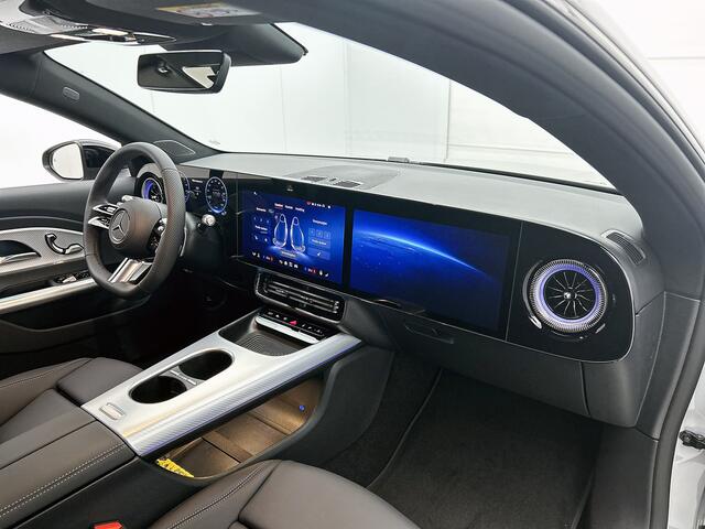 Mercedes-Benz Cla Shooting Brake 200 Business Solution AMG 58 kWh | Premium Pakket | Winterpakket | Nightpakket | Trekhaak | Massagefunctie | Vast panoramadak | MBUX Augmented Reality navigatie | 19 inch vijf-dubbelspaaks AMG-velgen | Smartphone integratie |