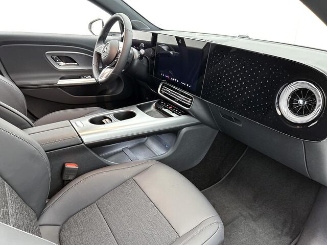 Mercedes-Benz Cla Shooting Brake 250+ Business Solution 85 kWh | Smartphone integratiepakket | Warmtewerend, donkergetint glas | Massagefunctie | Vast panoramadak | 18 inch zes-dubbelspaaks lichtmetalen velgen |
