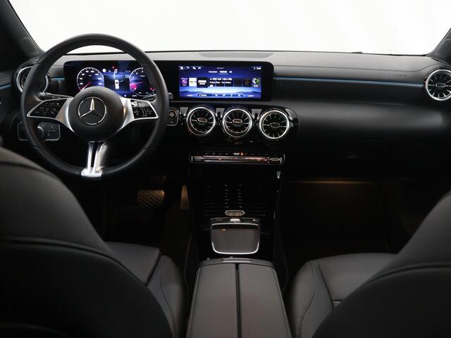 Mercedes-Benz Cla Shooting Brake 180 Star Edition Luxury Line | Panoramadak | Getint glas | Sfeerverlichting | Widescreen | Stoelverwarming |