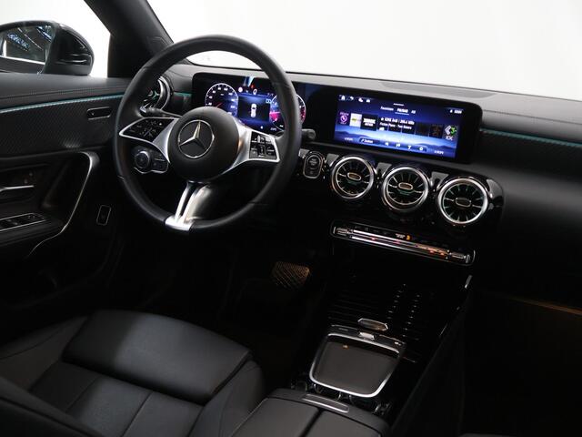 Mercedes-Benz Cla Shooting Brake 180 Star Edition Luxury Line | Panoramadak | Getint glas | Sfeerverlichting | Widescreen | Stoelverwarming |
