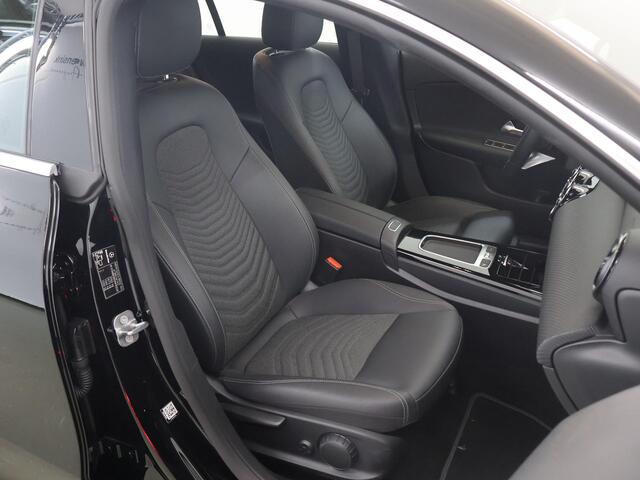 Mercedes-Benz Cla Shooting Brake 180 Star Edition | Voorstoelen verwarmd | Achteruitrijcamera | LED koplampen | MBUX |