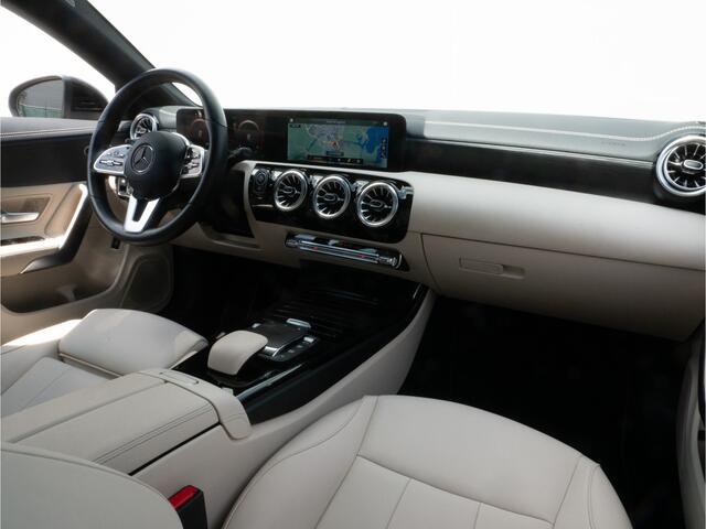 Mercedes-Benz Cla Shooting Brake 200 164pk Aut. Luxury Line Trekhaak/ Camera/ Sfeerverlichting/ Led/ Leer/ Navigatie/ Dab