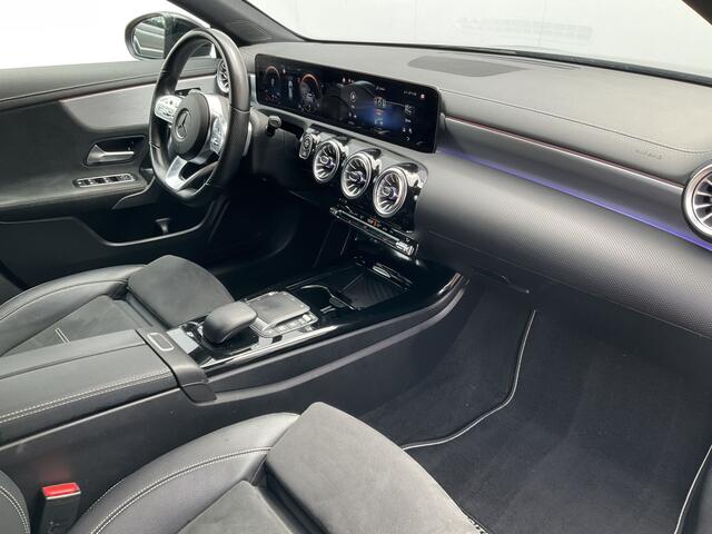 Mercedes-Benz Cla Shooting Brake 200 Premium Plus AMG Pano Carplay Stoelverw Uitstraling!