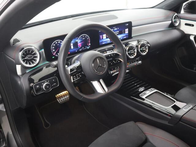 Mercedes-Benz Cla Shooting Brake 180 Business Solution AMG | Panorama-schuifdak | Trekhaak | Dode hoek | 360°-camera| Stoelverwarming