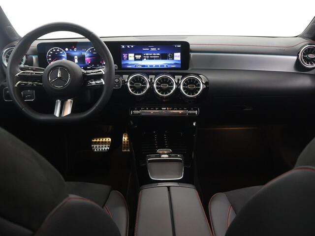 Mercedes-Benz Cla Shooting Brake 180 Business Solution AMG | Panorama-schuifdak | Trekhaak | Dode hoek | 360°-camera| Stoelverwarming