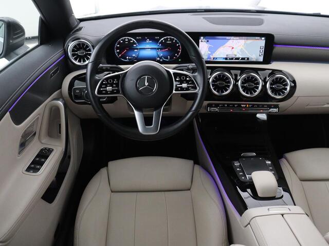 Mercedes-Benz Cla Shooting Brake 180 Business Solution Luxury Trekhaak| Carplay | DAB | Parkeersensoren | Camera | Navigatie | Sfeerverlichting | Adaptive cruise | LM