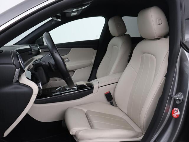 Mercedes-Benz Cla Shooting Brake 180 Business Solution Luxury Trekhaak| Carplay | DAB | Parkeersensoren | Camera | Navigatie | Sfeerverlichting | Adaptive cruise | LM