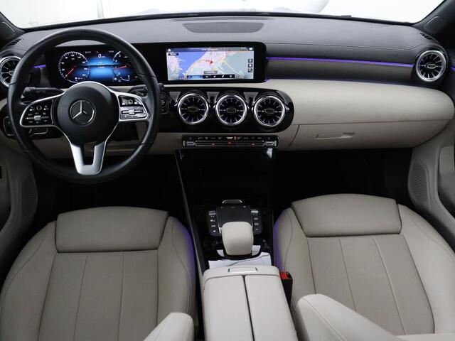Mercedes-Benz Cla Shooting Brake 180 Business Solution Luxury Trekhaak| Carplay | DAB | Parkeersensoren | Camera | Navigatie | Sfeerverlichting | Adaptive cruise | LM
