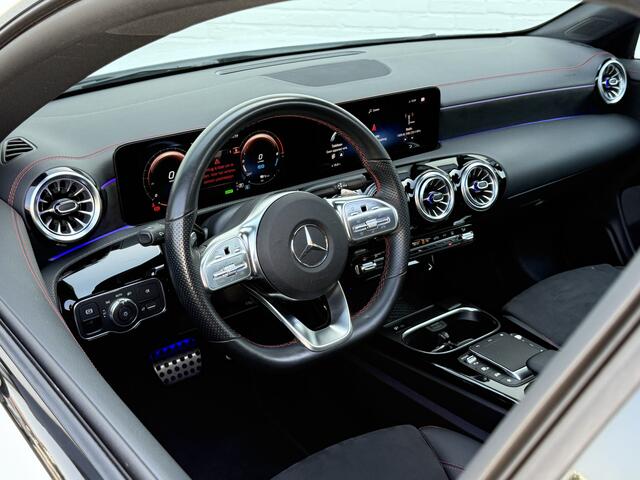 Mercedes-Benz Cla Shooting Brake 250e AMG Line | Pano | Ambient Light | Camera | Keyless | 18 inch