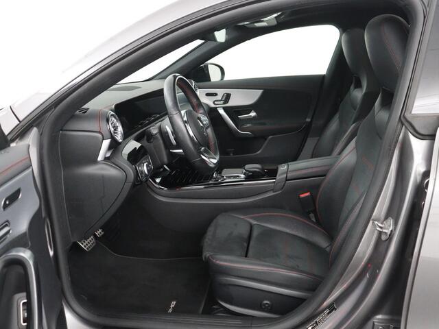 Mercedes-Benz Cla Shooting Brake 180 Business Solution AMG | Panoramadak | Stoelverwarming | Memory | Sfeerverlichting | Matrix LED | Leder/Alcantara | Side Assist | Widescreen | Navigatie | Camera | Climate control