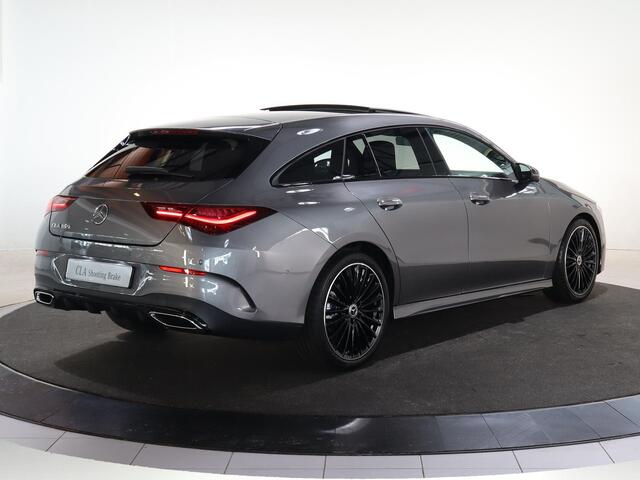 Mercedes-Benz Cla Shooting Brake 180 Business Solution AMG | Panoramadak | Premium Plus | Night Pakket | Multispaaks velgen | HUD | Dodehoekassistent | 360° Camera | Stoelverwarming |