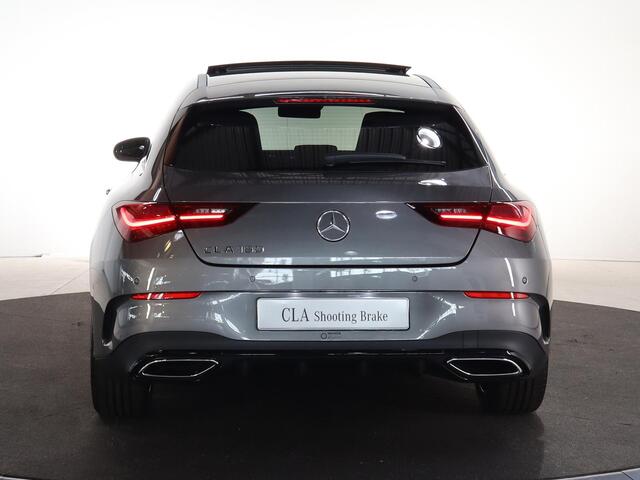 Mercedes-Benz Cla Shooting Brake 180 Business Solution AMG | Panoramadak | Premium Plus | Night Pakket | Multispaaks velgen | HUD | Dodehoekassistent | 360° Camera | Stoelverwarming |
