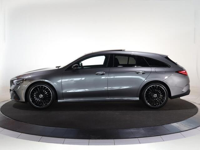 Mercedes-Benz Cla Shooting Brake 180 Business Solution AMG | Panoramadak | Premium Plus | Night Pakket | Multispaaks velgen | HUD | Dodehoekassistent | 360° Camera | Stoelverwarming |