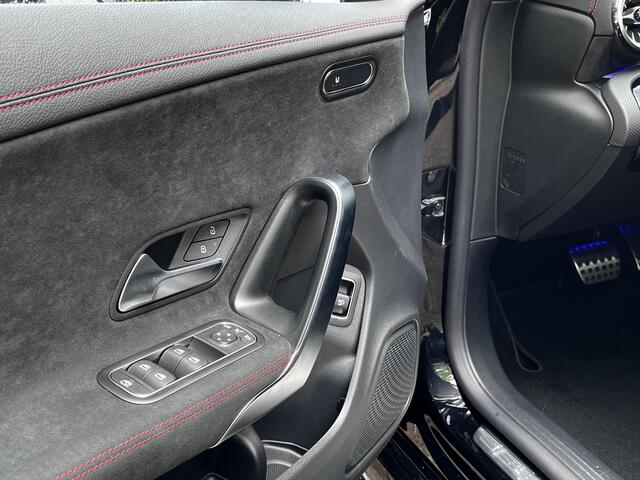 Mercedes-Benz Cla Shooting Brake 180 Star Edition AMG | Panoramadak | Nightpakket | Apple CarPlay | Android Auto | Sfeerverlichting | Stoelverwarming | Achteruitrijcamera | Elektrische Achterklep | Elektrisch Inklapbare Buitenspiegels