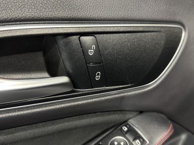 Mercedes-Benz Cla Shooting Brake 180 AMG line | Stoelverwarming | Camera | Navi | Leer/Alcantara|