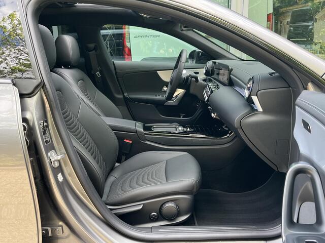 Mercedes-Benz Cla Shooting Brake 250 e Star Edition Luxury | Panoramadak | Nightpakket | MULTIBEAM LED | Dodehoekassistent | Sfeerverlichting | Stoelverwarming | Apple CarPlay | Android Auto | Achteruitrijcamera