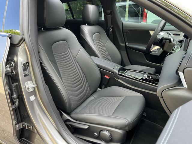 Mercedes-Benz Cla Shooting Brake 250 e Star Edition Luxury | Panoramadak | Nightpakket | MULTIBEAM LED | Dodehoekassistent | Sfeerverlichting | Stoelverwarming | Apple CarPlay | Android Auto | Achteruitrijcamera