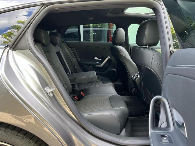 Mercedes-Benz Cla Shooting Brake 250 e Star Edition Luxury | Panoramadak | Nightpakket | MULTIBEAM LED | Dodehoekassistent | Sfeerverlichting | Stoelverwarming | Apple CarPlay | Android Auto | Achteruitrijcamera