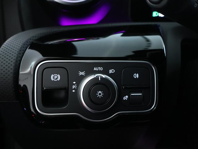 Mercedes-Benz Cla Shooting Brake 180 AMG Nightpakket | Trekhaak | Keyless Go | Sfeerverlichting | Stoelverwarming | Parkeerpakket met Camera | Inclusief 24 maanden Mercedes-Benz Certified garantie voor Europa.