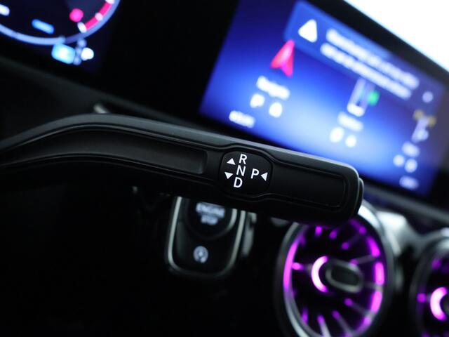 Mercedes-Benz Cla Shooting Brake 180 AMG Nightpakket | Trekhaak | Keyless Go | Sfeerverlichting | Stoelverwarming | Parkeerpakket met Camera | Inclusief 24 maanden Mercedes-Benz Certified garantie voor Europa.