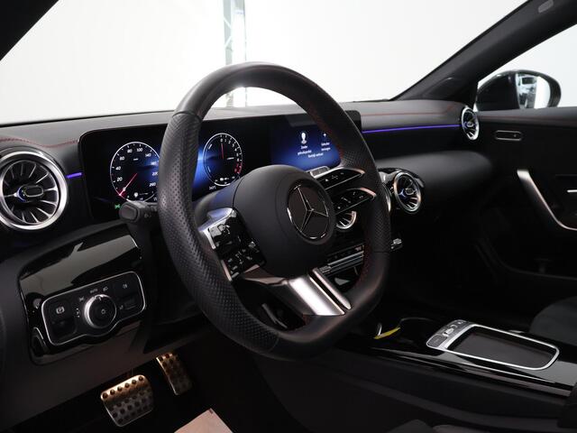Mercedes-Benz Cla Shooting Brake 250e Business Solution AMG | Panoramaschuifdak | Nightpakket | 19 inch AMG-Velgen