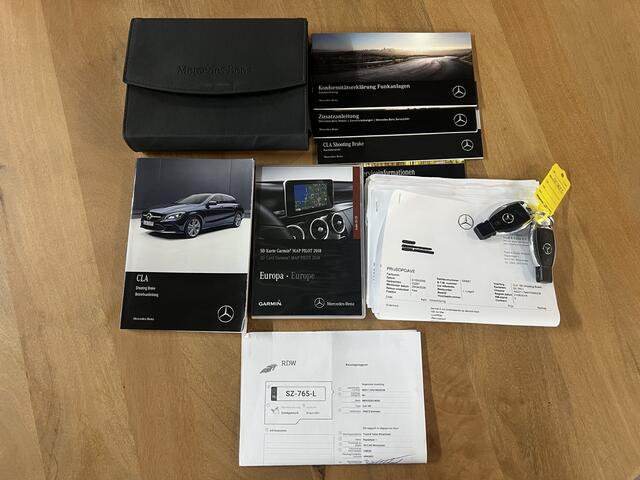 Mercedes-Benz Cla Shooting Brake 180 Business Solution AMG | Nieuw binnen | Stoelverwarming | Pano | Navi | Trekhaak