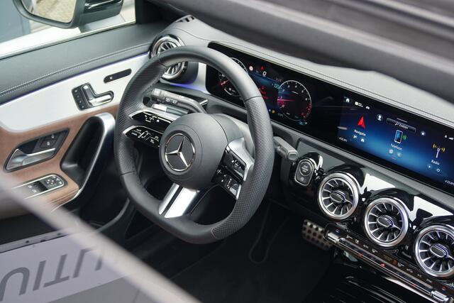 Mercedes-Benz Cla Shooting Brake AMG Line Facelift * Full Option / NL auto *