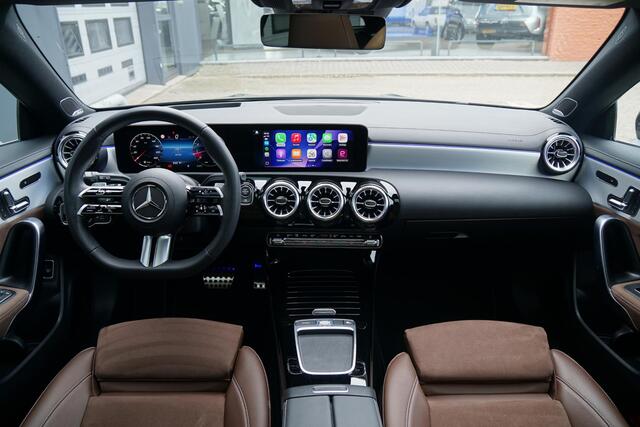 Mercedes-Benz Cla Shooting Brake AMG Line Facelift * Full Option / NL auto *