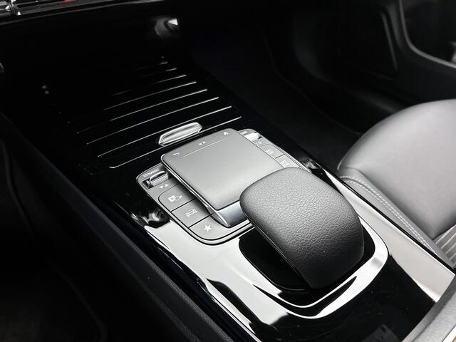 Mercedes-Benz Cla Shooting Brake 180 Luxury Line Trekhaak | Ledkoplampen | Parkeerpakket met achteruitrijcamera | Stoelverwarming. Inclusief 24 maanden Mercedes-Benz Certified garantie voor Europa.