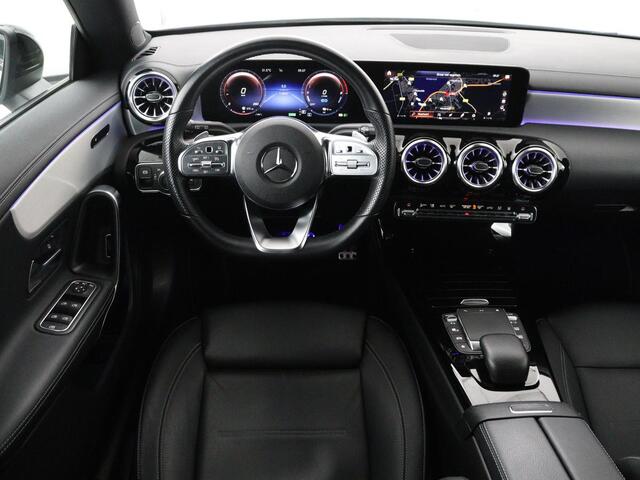 Mercedes-Benz Cla Shooting Brake 250 e AMG Line | SOH 92.9% | Trekhaak | Leder | Camera | Carplay | Park assist | Cruise control | Sfeerverlichting | Stoelverwarming | Full LED | Climate control |
