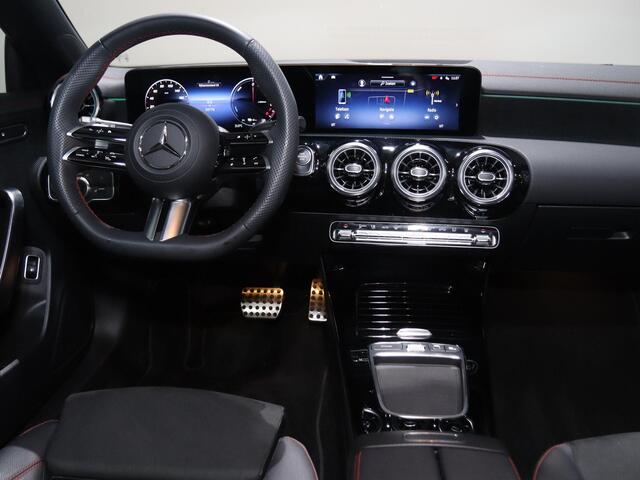 Mercedes-Benz Cla Shooting Brake 250e Business Solution AMG | Panoramaschuifdak | Nightpakket | Achteruitrijcamera