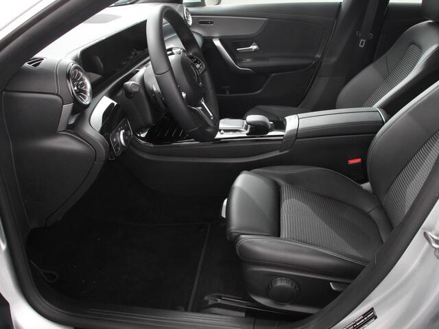 Mercedes-Benz Cla Shooting Brake 200 Progressive Premium Climate control Parkeersensoren Achteruitrij camera verwarmde voorstoelen Navigatie Cruise control Lane assist LED