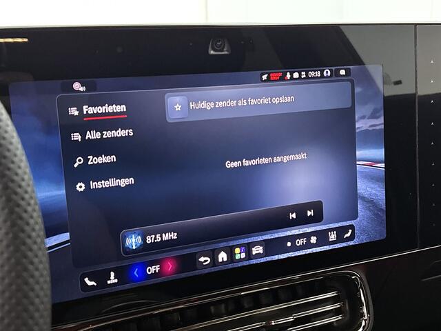 Mercedes-Benz Cla Shooting Brake 200 Business Solution AMG 58 kWh | Nightpakket | Trekhaak | Sportstoelen | Vast panoramadak | URBAN GUARD | Warmtewerend, donkergetint glas | 18 inch vijfspaaks lichtmetalen AMG-velgen |