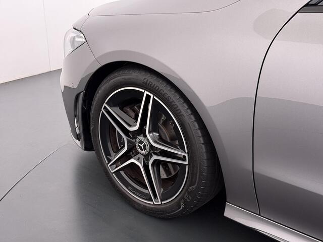 Mercedes-Benz Cla Shooting Brake 200 Business Solution AMG Pano | Sfeerverlichting | Camera | Stoelverwarming |