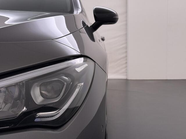 Mercedes-Benz Cla Shooting Brake 200 Business Solution AMG Pano | Sfeerverlichting | Camera | Stoelverwarming |