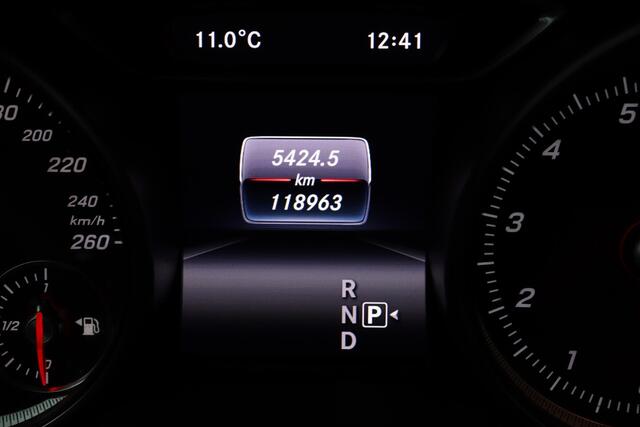 Mercedes-Benz Cla Shooting Brake 180 Business Solution (STOELVERWARMING, CAMERA, NAVIGATIE, PARKEERSENSOREN, CRUISE)
