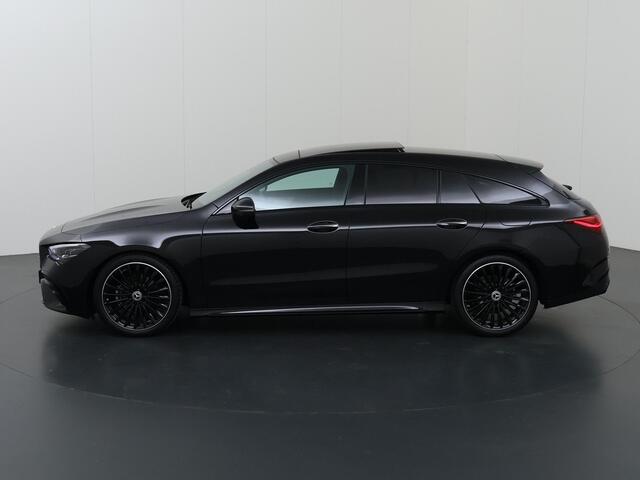 Mercedes-Benz Cla Shooting Brake 180 Business Solution AMG | Premium Plus | Night Pakket | Panoramadak | Elek. Sportstoelen met Geheugen | Multispaaks Velgen | HUD | Apple Carplay/Android Auto | Dodehoekassistent | 360° camera | Stoelverwarming |