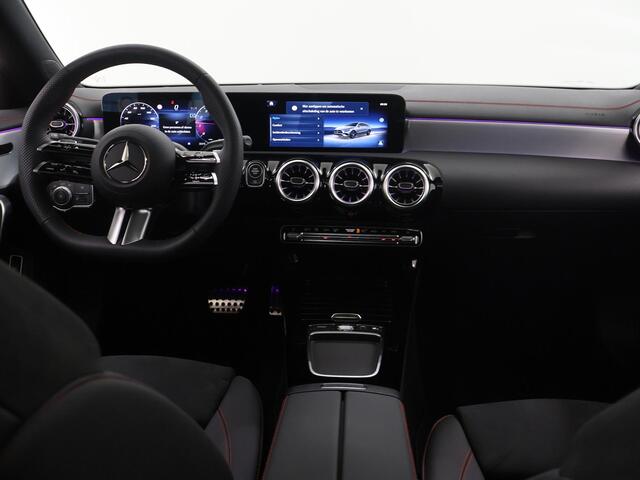 Mercedes-Benz Cla Shooting Brake 180 Business Solution AMG | Premium Plus | Night Pakket | Panoramadak | Elek. Sportstoelen met Geheugen | Multispaaks Velgen | HUD | Apple Carplay/Android Auto | Dodehoekassistent | 360° camera | Stoelverwarming |