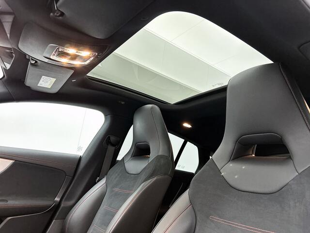 Mercedes-Benz Cla Shooting Brake 200 AMG Line AMG Line | Night Pakket | Panorama Schuif-Kanteldak | Parkeerpakket met achteruitrijcamera. Inclusief 24 maanden Mercedes-Benz Certified garantie voor Europa.