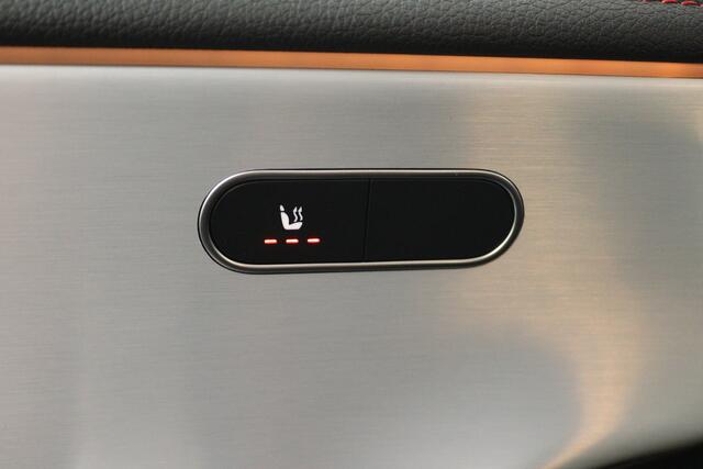 Mercedes-Benz Cla Shooting Brake 180 AMG Line (PANORAMADAK, SFEERVERLICHTING, STOELVERWARMING, CAMERA)