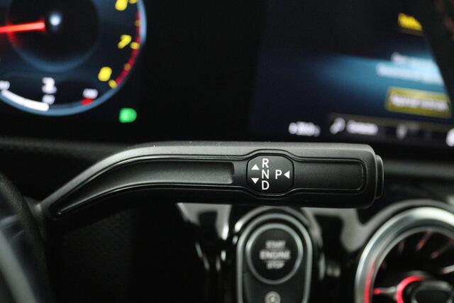 Mercedes-Benz Cla Shooting Brake 180 AMG Line (PANORAMADAK, SFEERVERLICHTING, STOELVERWARMING, CAMERA)